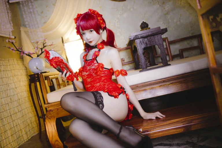 星之迟迟《《花鸟风月》 花与旗袍 红》写真图集 20P｜在线预览与图包下载