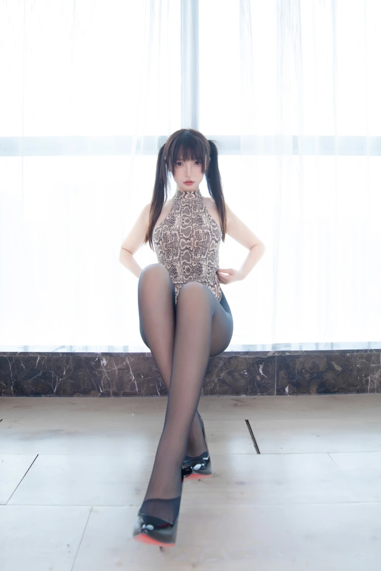 神楽坂真冬《第四季 序号31：《蟒纹旗袍》》写真图集 75P｜在线预览与图包下载