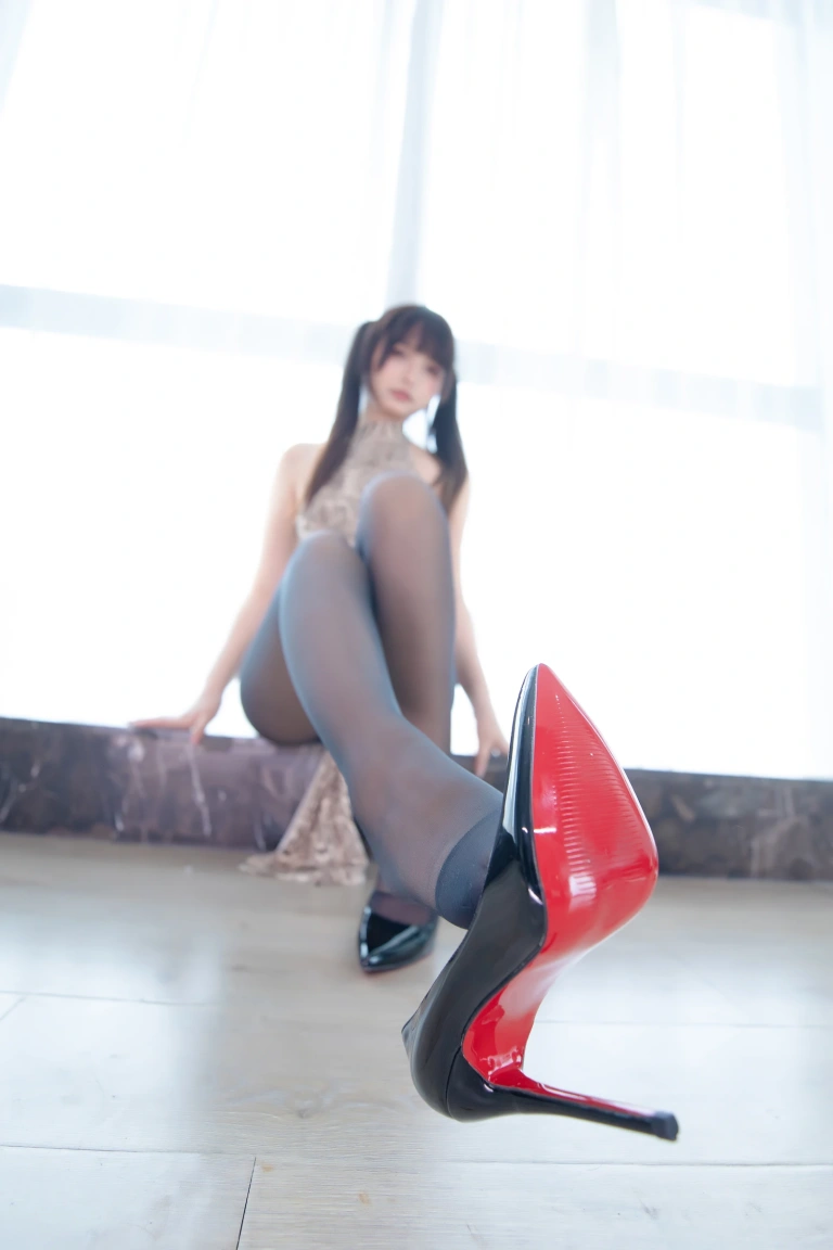 神楽坂真冬《第四季 序号31：《蟒纹旗袍》》写真图集 75P｜在线预览与图包下载