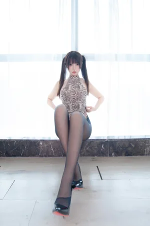 神楽坂真冬《第四季 序号31：《蟒纹旗袍》》写真图集 75P｜在线预览与图包下载