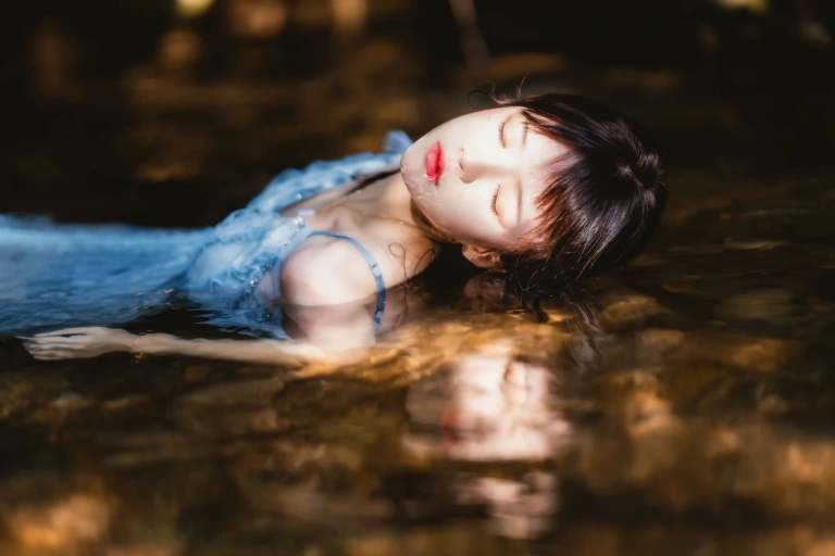 桜桃喵《沉溺》写真图集 19P｜在线预览与图包下载