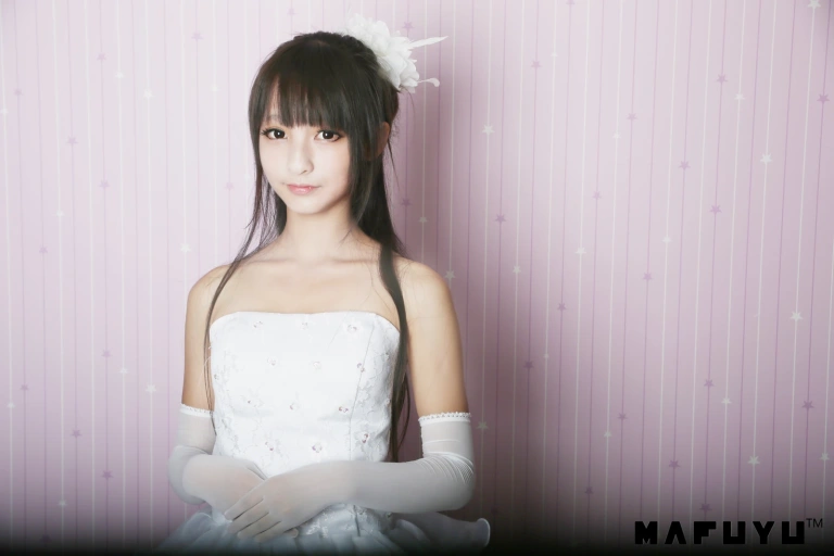 神楽坂真冬《婚纱系列》写真图集 71P｜在线预览与图包下载