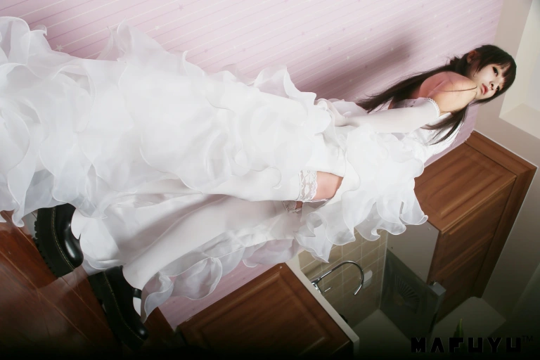 神楽坂真冬《婚纱系列》写真图集 71P｜在线预览与图包下载