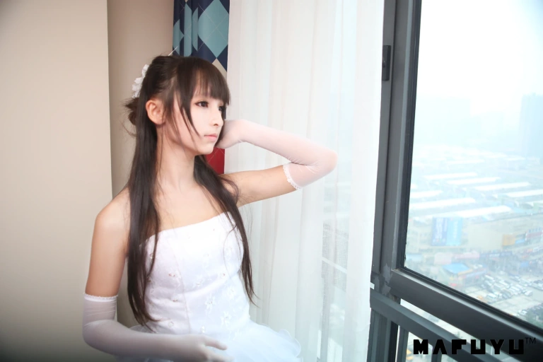 神楽坂真冬《婚纱系列》写真图集 71P｜在线预览与图包下载