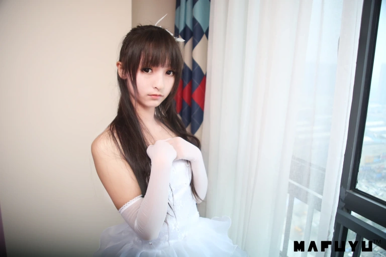 神楽坂真冬《婚纱系列》写真图集 71P｜在线预览与图包下载