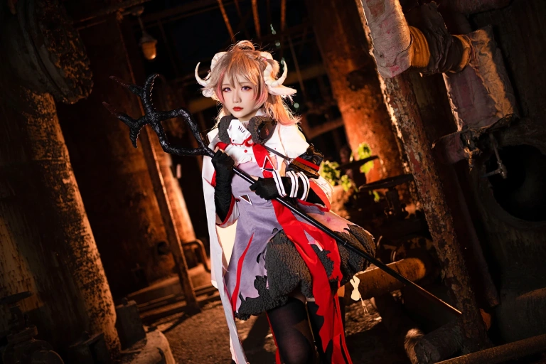 星之迟迟《明日方舟本 《Amazing Grace》 艾雅法拉》写真图集 15P｜在线预览与图包下载