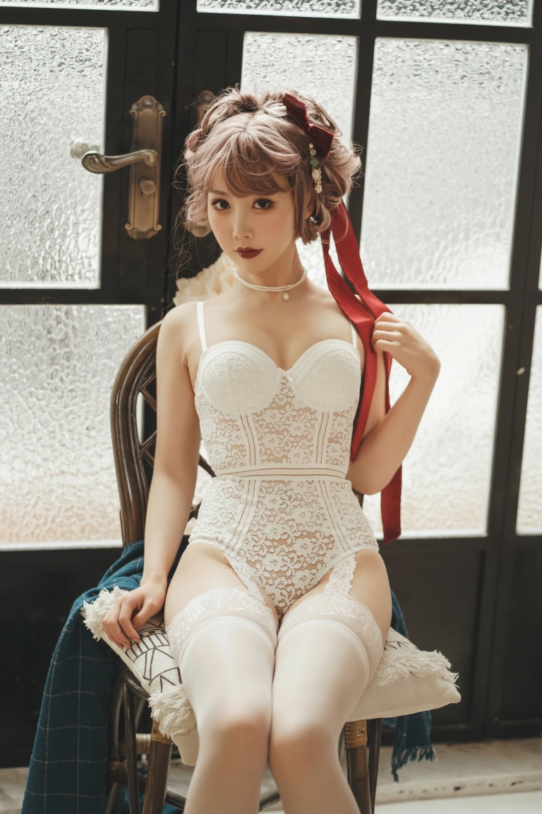 面饼仙儿《法式内衣》写真图集 48P｜在线预览与图包下载