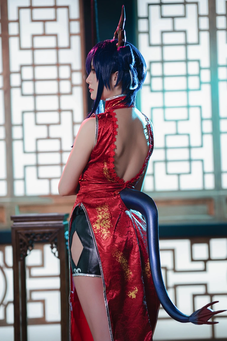 星之迟迟《明日方舟本 《Amazing Grace》 陈》写真图集 20P｜在线预览与图包下载
