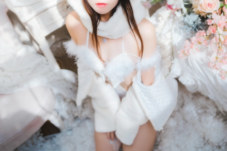 桜桃喵《小白兔》写真图集 97P｜在线预览与图包下载