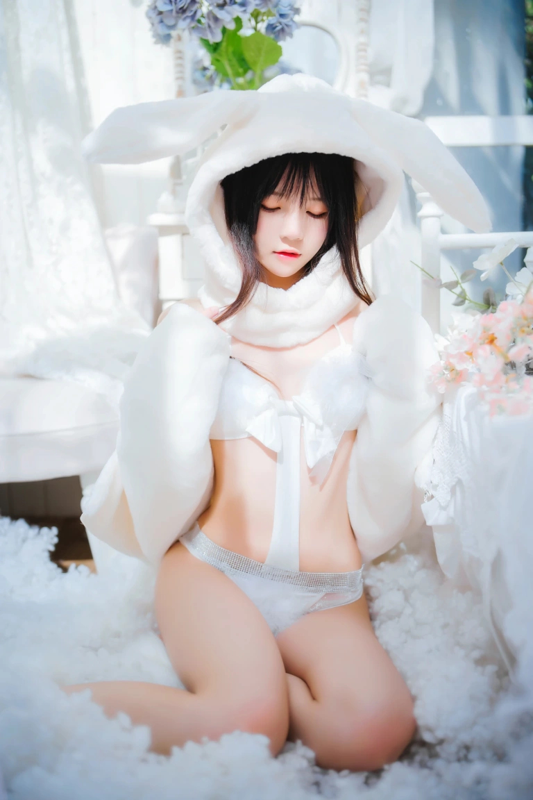 桜桃喵《小白兔》写真图集 97P｜在线预览与图包下载