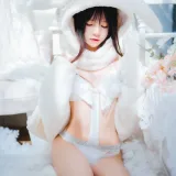 桜桃喵《小白兔》写真图集 97P｜在线预览与图包下载