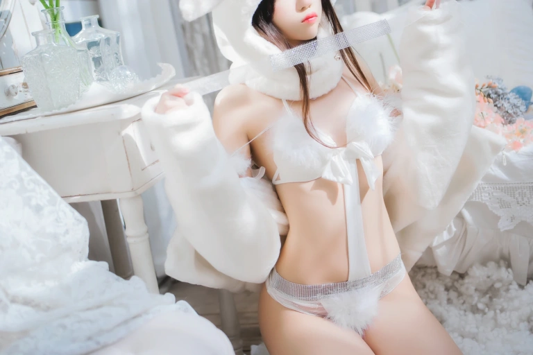 桜桃喵《小白兔》写真图集 97P｜在线预览与图包下载