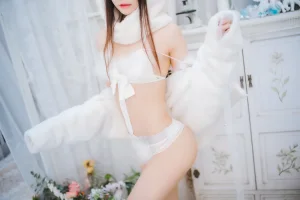 桜桃喵《小白兔》写真图集 97P｜在线预览与图包下载