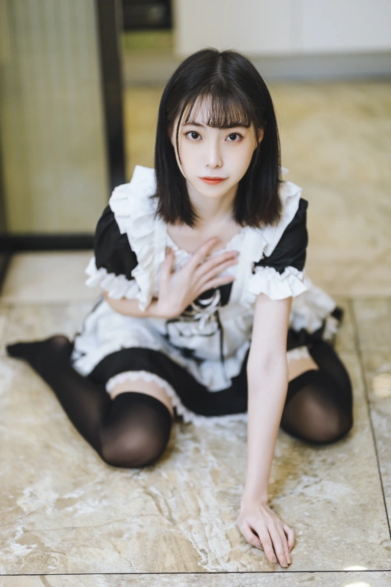 许岚《短裙女仆》写真图集 40P｜在线预览与图包下载