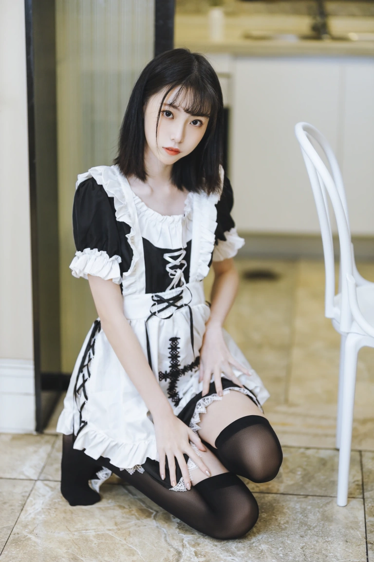 许岚《短裙女仆》写真图集 40P｜在线预览与图包下载