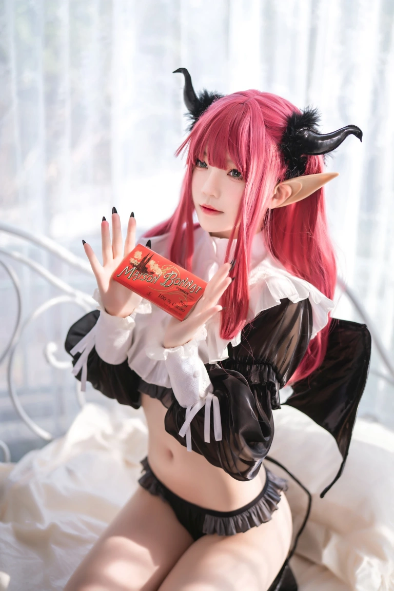桜桃喵《喜多川海梦 魅魔》写真图集 66P+1V｜在线预览与图包下载