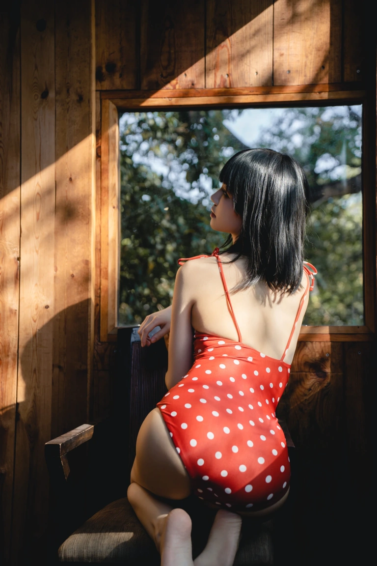桜桃喵《果夏 红波点》写真图集 45P｜在线预览与图包下载