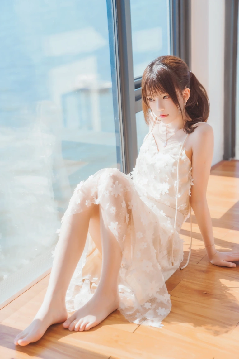 桜桃喵《果夏 粼光》写真图集 25P｜在线预览与图包下载