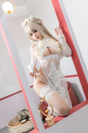 蠢沫沫《沫沫真爱版 歪萌白旗袍》写真图集 40P｜在线预览与图包下载