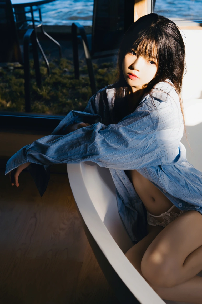 桜桃喵《蓝衬衫》写真图集 44P｜在线预览与图包下载