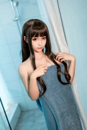 蠢沫沫《沫沫真爱版 灰浴巾》写真图集 40P｜在线预览与图包下载