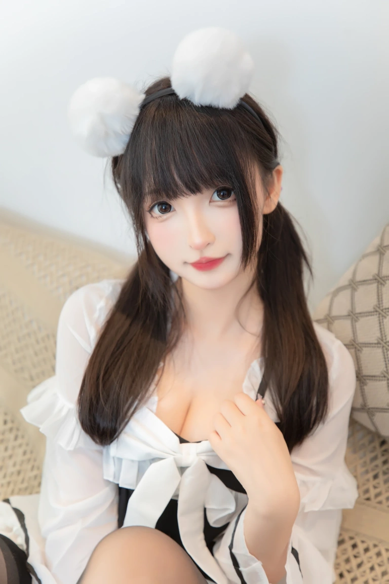神楽坂真冬《第五季 序号22：《熊猫女仆》》写真图集 75P+2V｜在线预览与图包下载