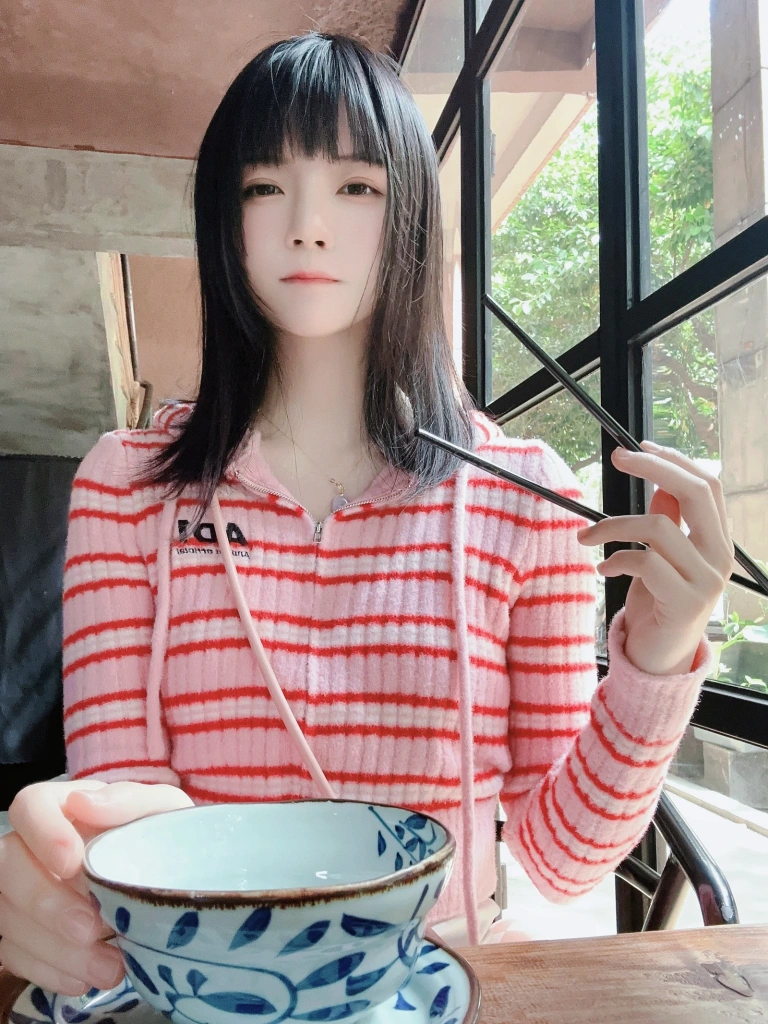 桜桃喵《条纹毛衣》写真图集 22P｜在线预览与图包下载