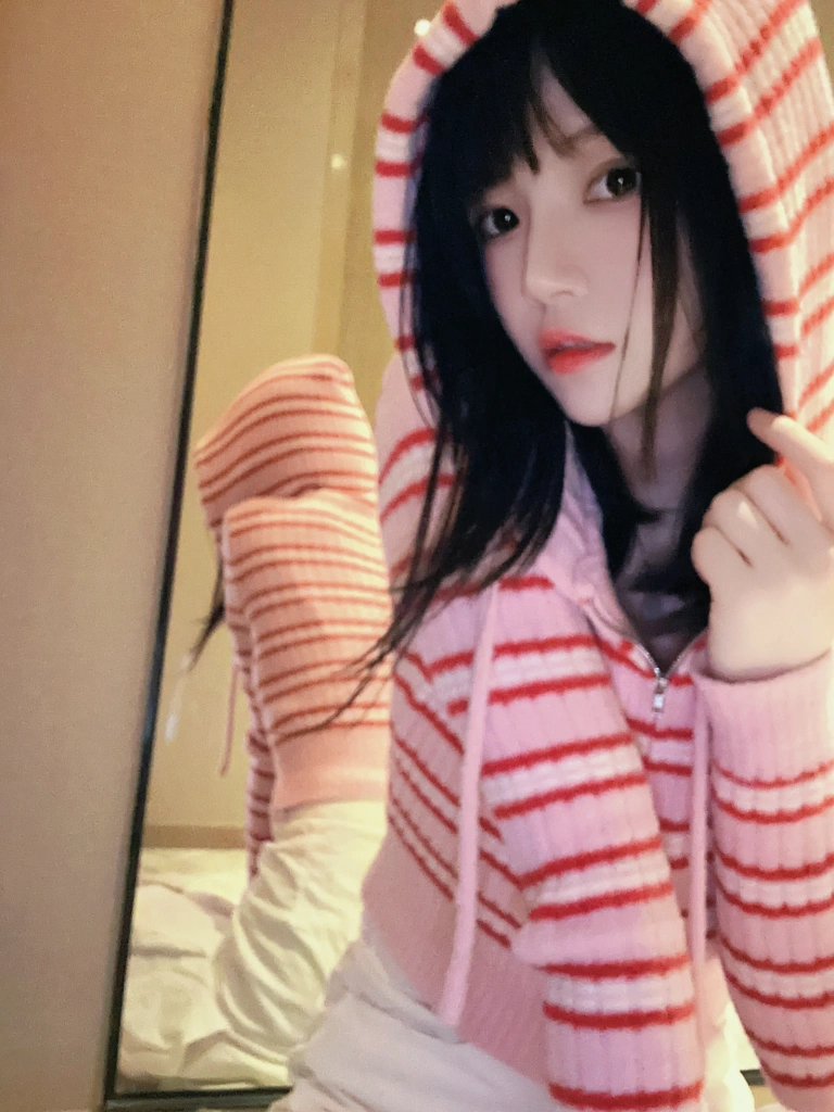 桜桃喵《条纹毛衣》写真图集 22P｜在线预览与图包下载