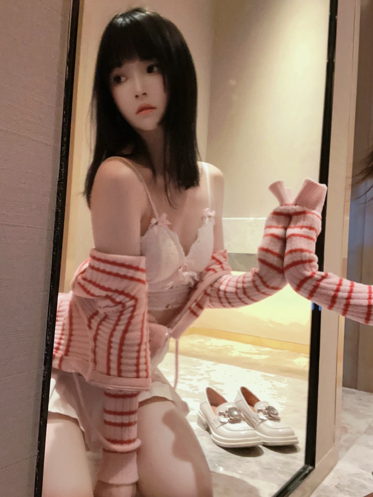 桜桃喵《条纹毛衣》写真图集 22P｜在线预览与图包下载