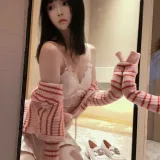 桜桃喵《条纹毛衣》写真图集 22P｜在线预览与图包下载