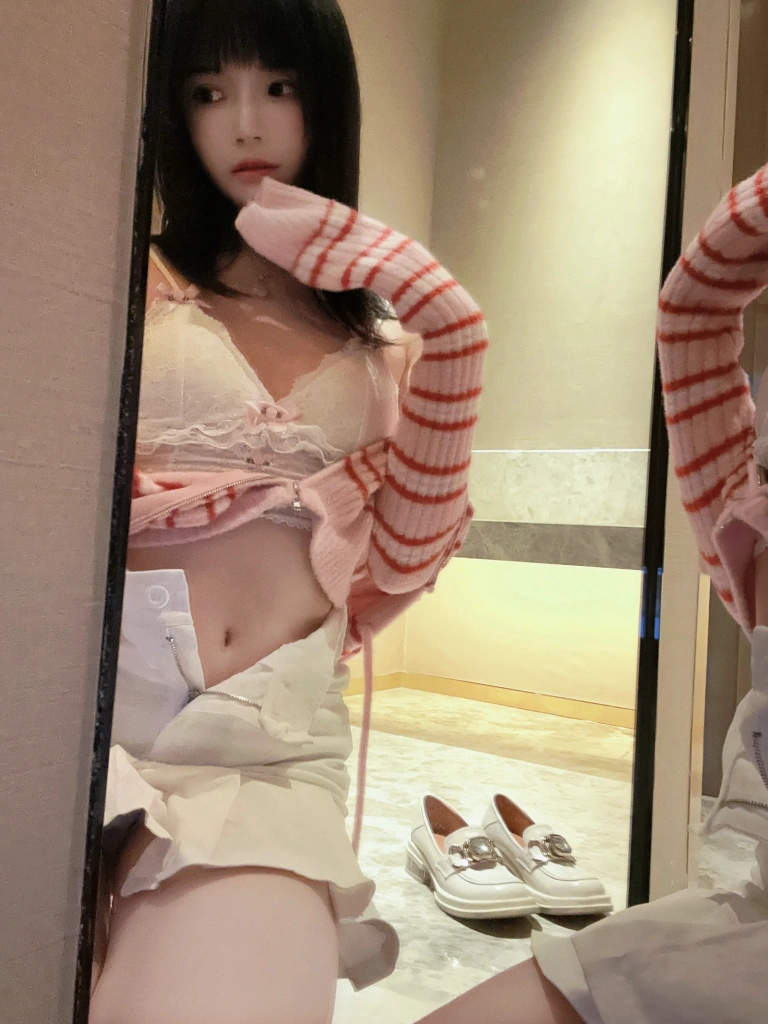 桜桃喵《条纹毛衣》写真图集 22P｜在线预览与图包下载
