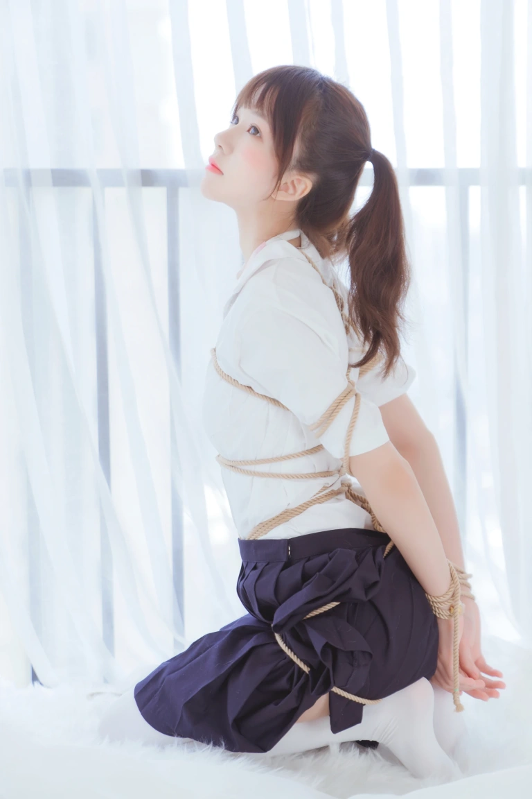桜桃喵《捆绑》写真图集 51P｜在线预览与图包下载