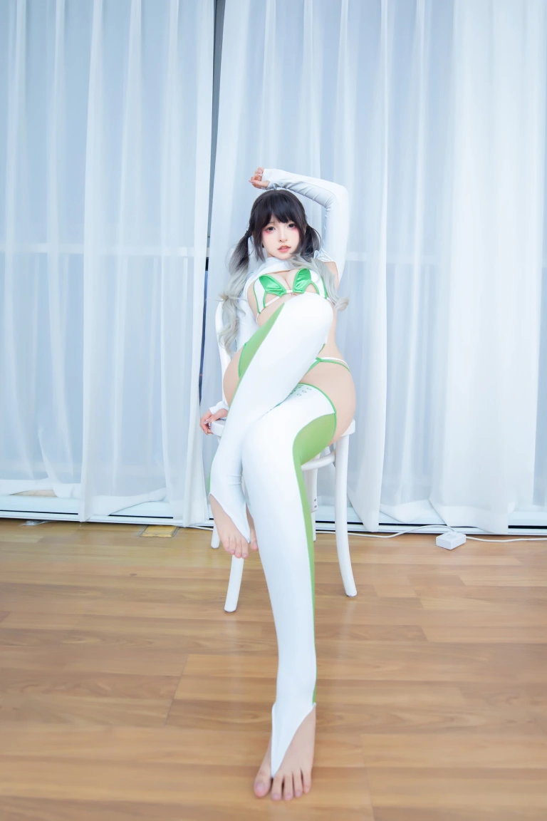 神楽坂真冬《第五季 序号28：《赛车女郎》》写真图集 75P+2V｜在线预览与图包下载