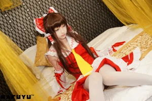 神楽坂真冬《灵梦系列》写真图集 104P｜在线预览与图包下载