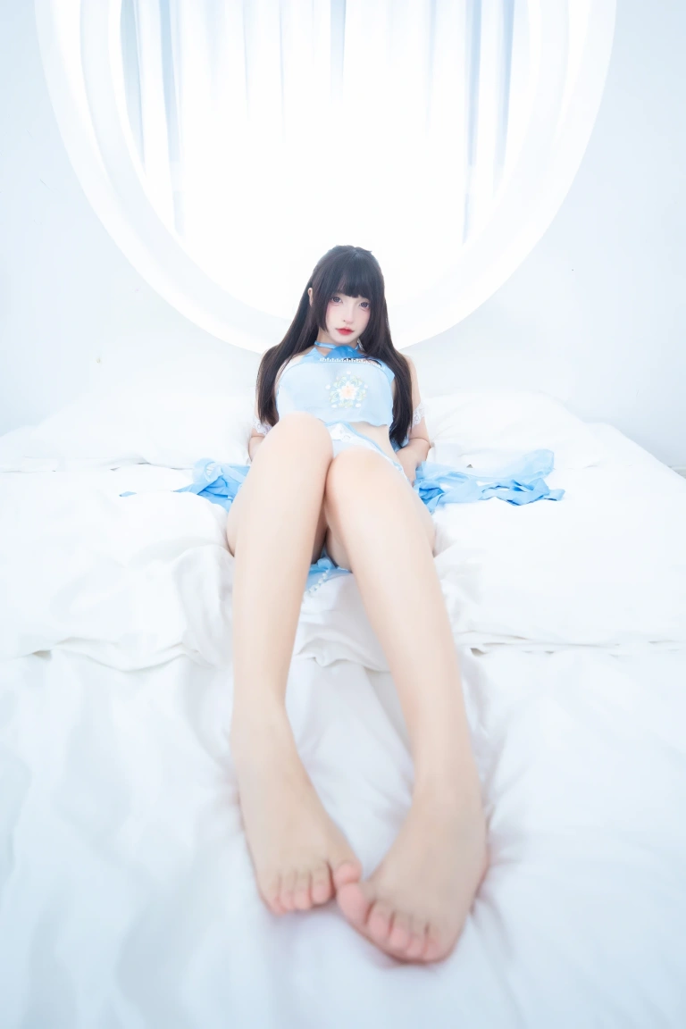 神楽坂真冬《第五季 序号35：《趾间飞行》》写真图集 75P+2V｜在线预览与图包下载