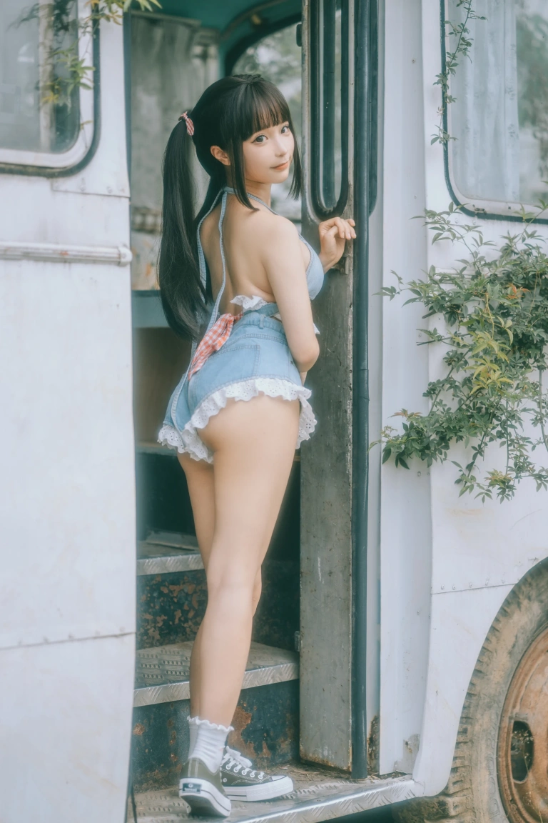 蠢沫沫《大巴车》写真图集 130P｜在线预览与图包下载
