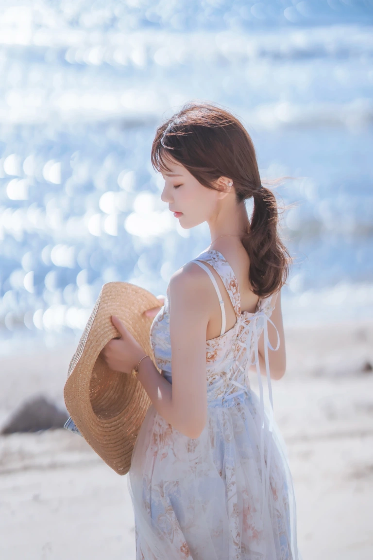 桜桃喵《发光的海》写真图集 18P｜在线预览与图包下载