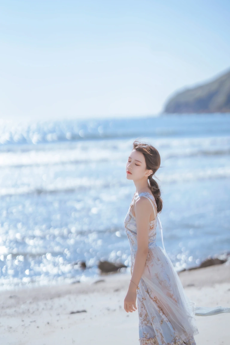 桜桃喵《发光的海》写真图集 18P｜在线预览与图包下载
