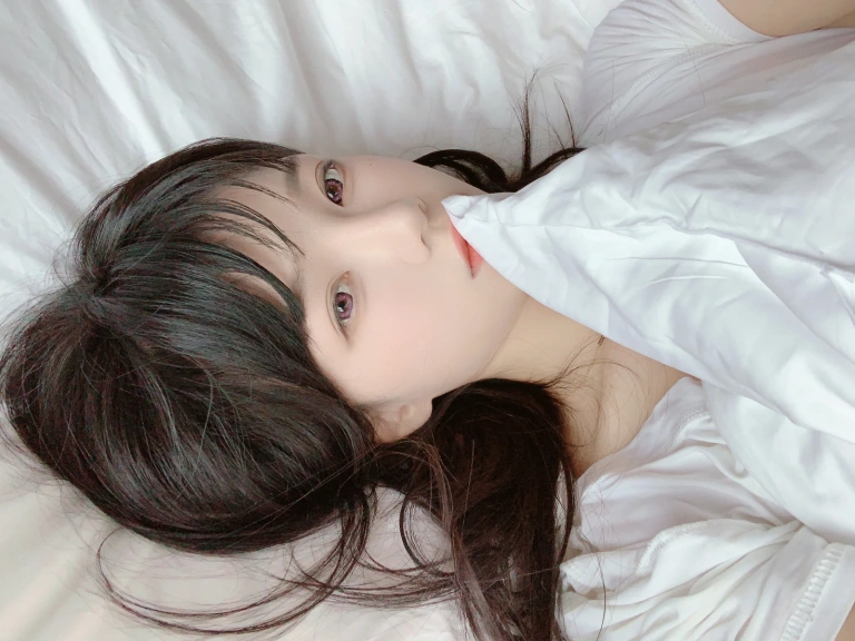 桜桃喵《小猫小猫》写真图集 17P｜在线预览与图包下载