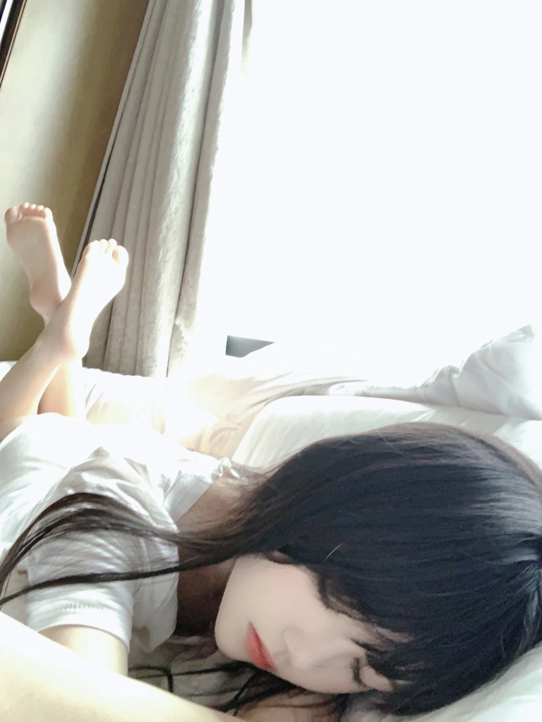 桜桃喵《小猫小猫》写真图集 17P｜在线预览与图包下载