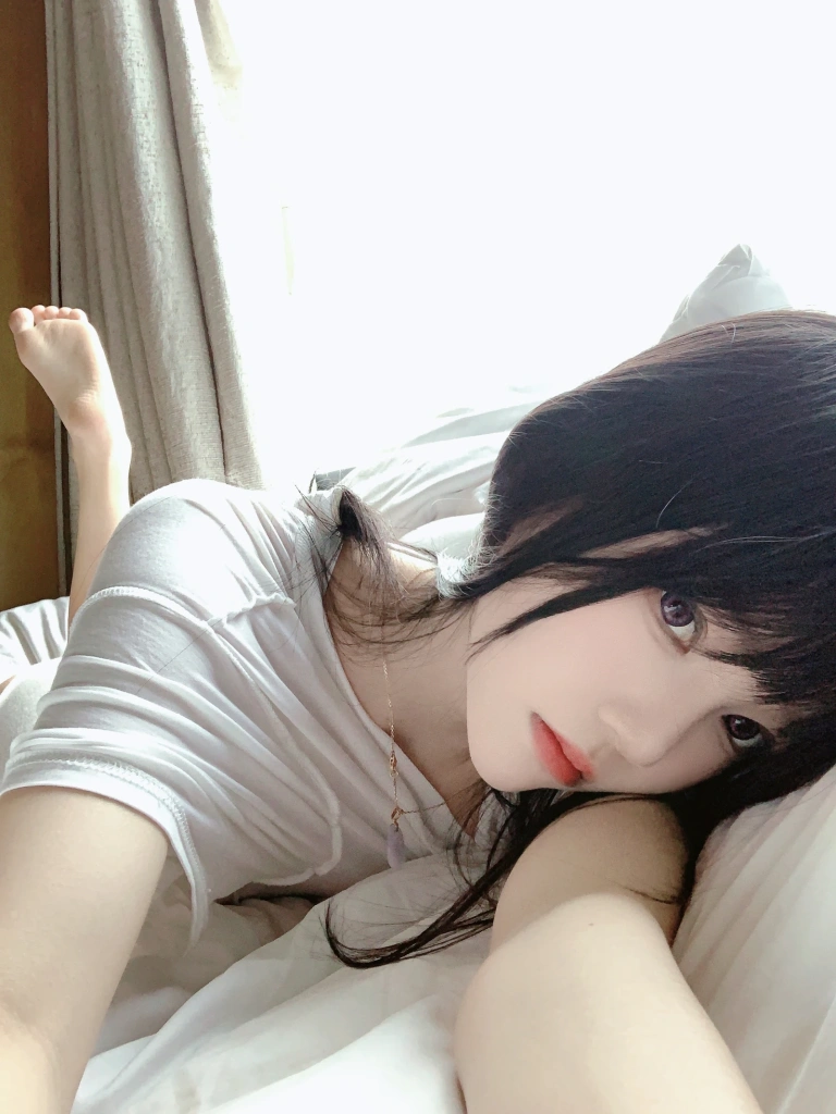 桜桃喵《小猫小猫》写真图集 17P｜在线预览与图包下载