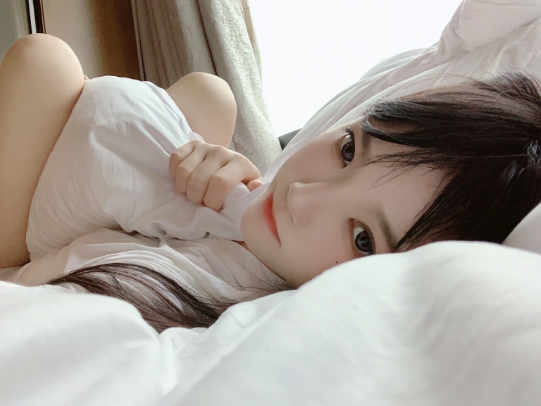 桜桃喵《小猫小猫》写真图集 17P｜在线预览与图包下载