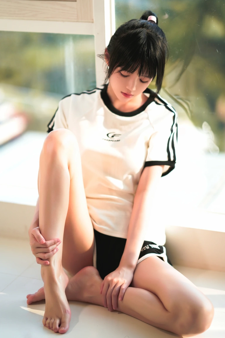 桜桃喵《逐渐升温》写真图集 37P+2V｜在线预览与图包下载