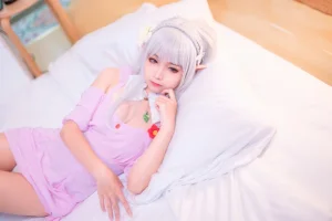 蠢沫沫《艾米莉亚的粉睡衣》写真图集 40P｜在线预览与图包下载