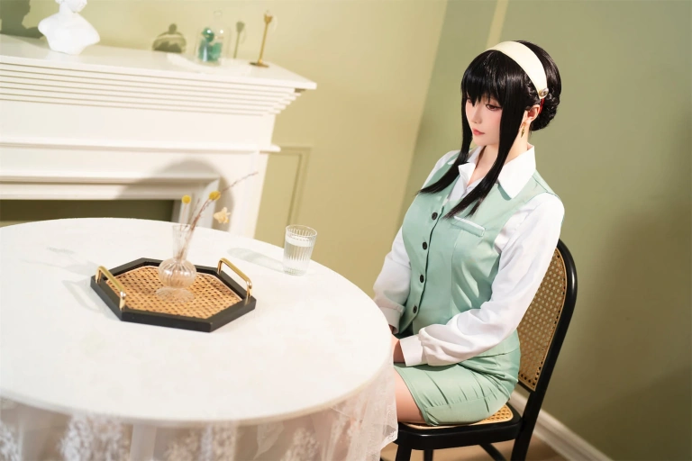 星之迟迟《圣诞节 约尔2 OL制服》写真图集 71P｜在线预览与图包下载
