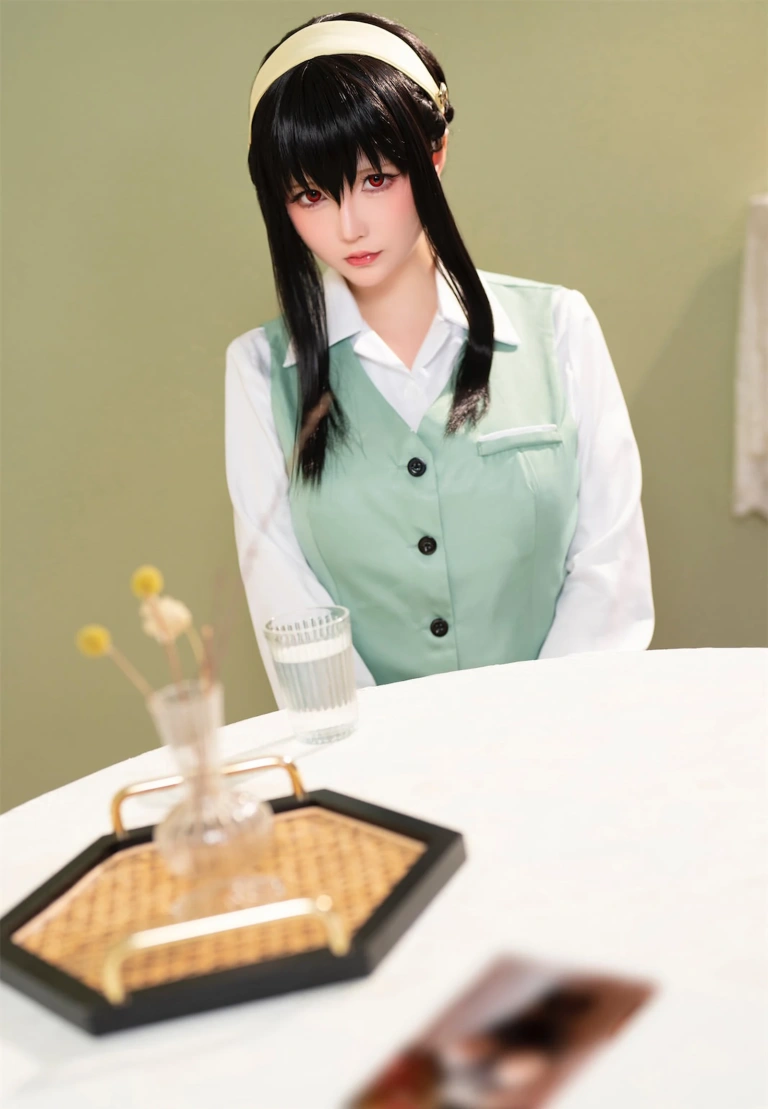 星之迟迟《圣诞节 约尔2 OL制服》写真图集 71P｜在线预览与图包下载