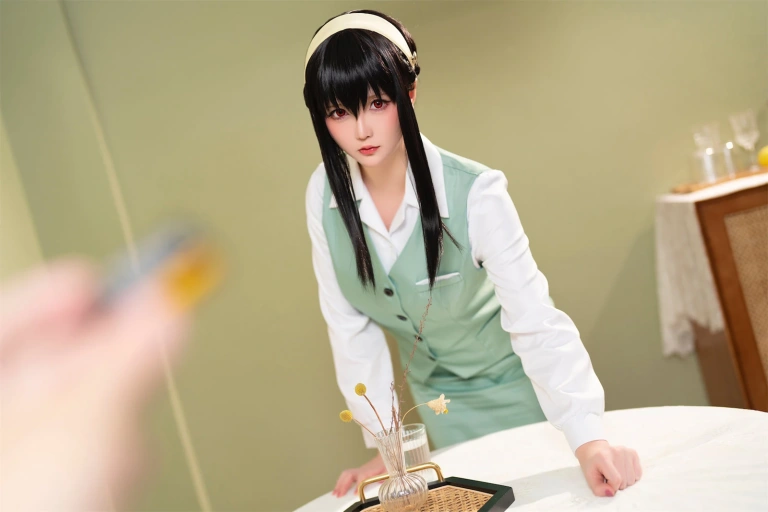 星之迟迟《圣诞节 约尔2 OL制服》写真图集 71P｜在线预览与图包下载