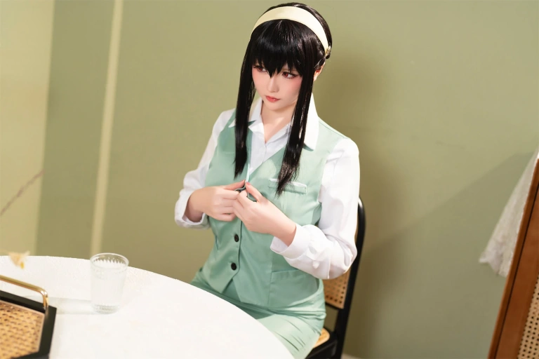 星之迟迟《圣诞节 约尔2 OL制服》写真图集 71P｜在线预览与图包下载