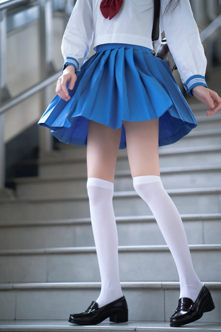桜桃喵《地铁jk》写真图集 33P｜在线预览与图包下载