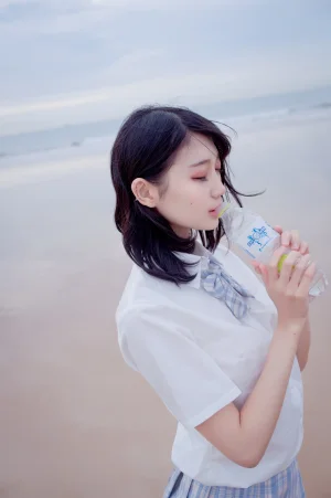 周叽是可爱兔兔《海边jk》写真图集 35P｜在线预览与图包下载